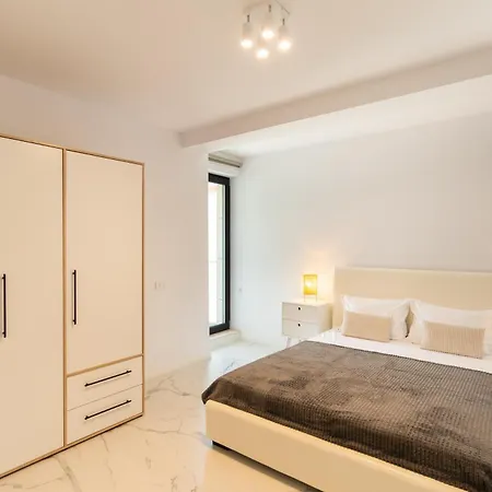 Panorama Apartment *